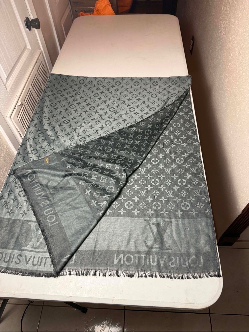 Louis Vuitton Monogram Silk & cashmere Big Shawl Scarf